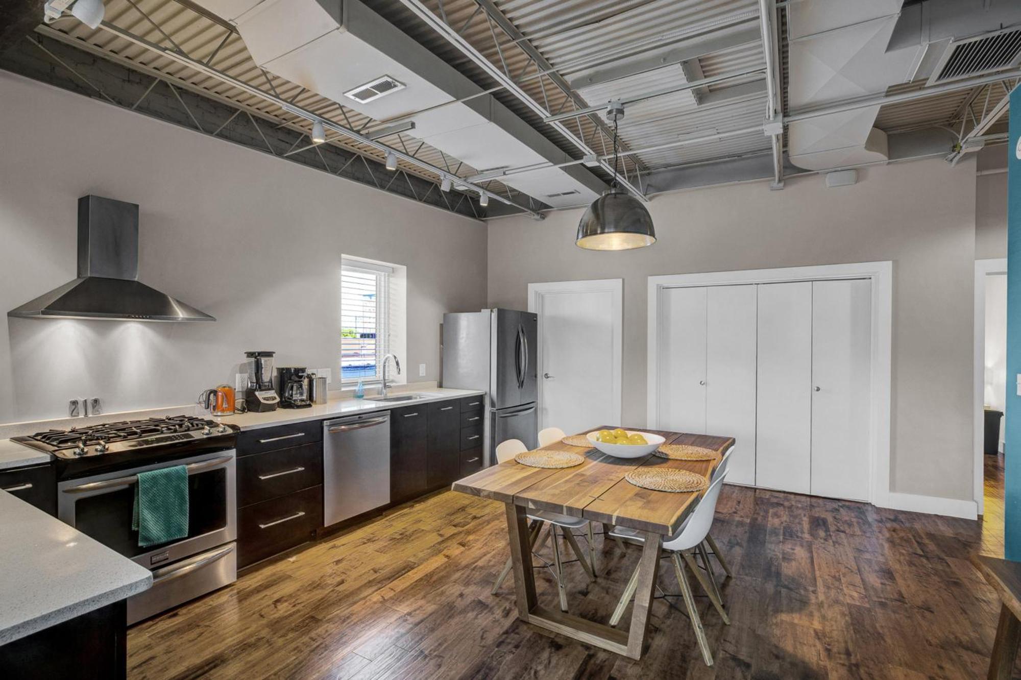 A Friendly Staycation - Downtown Greensboro Close To Major Attractions! Exterior photo