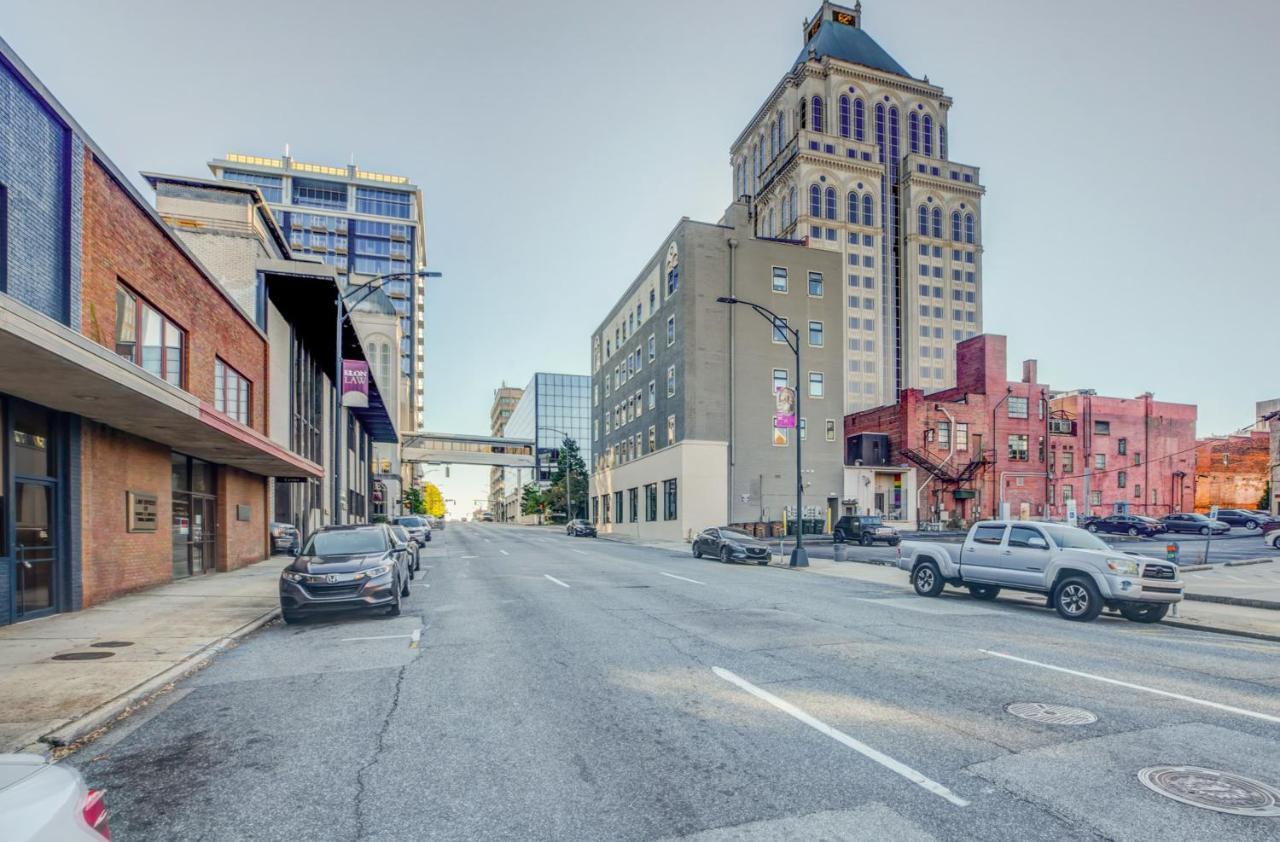 A Friendly Staycation - Downtown Greensboro Close To Major Attractions! Exterior photo